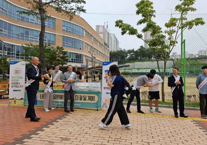 경북교육청, ‘수능 D-50’ 수험생을 위한 ‘전통 백설기 나눔 및 아침밥 먹기 캠페인’