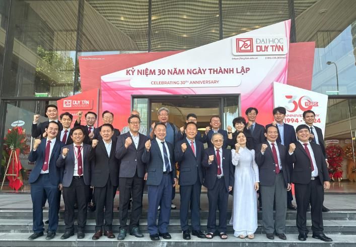 듀이탄대학교 개교 30주년 기념식 참석