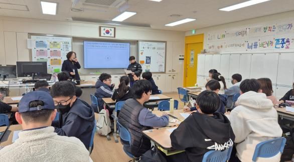 문경교육지원청, 탄소중립 실천 교육 본격화 ‘작은 손으로 지키는 큰 지구’