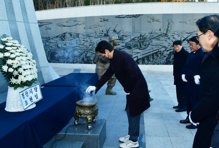 경산시, 2026년 충혼탑 참배로 희망찬 출발