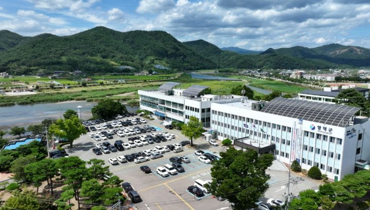 영덕군청 전경.