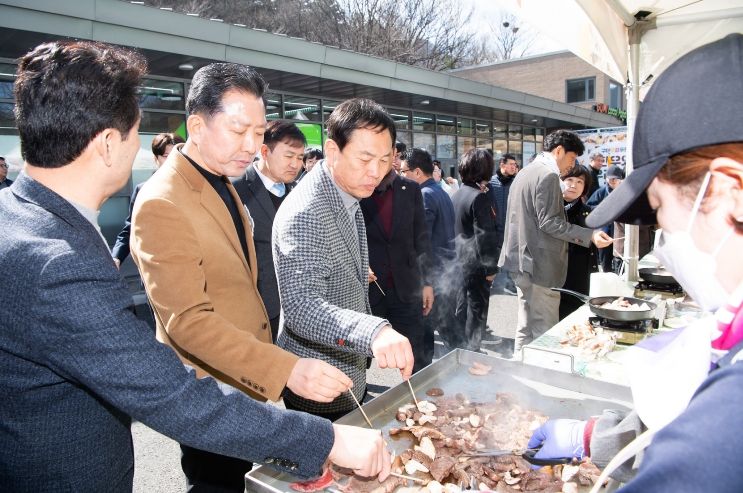 '한우와 우리밀을 담다' 구미로컬푸드 특판 행사(2025년 2월 28일)