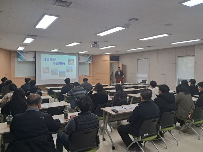 포항시는 행정안전부와 함께 지난 20일 시청 드림스타트 회의실에서 ‘자연재난 수습 역량 강화 회의’를 열었다.