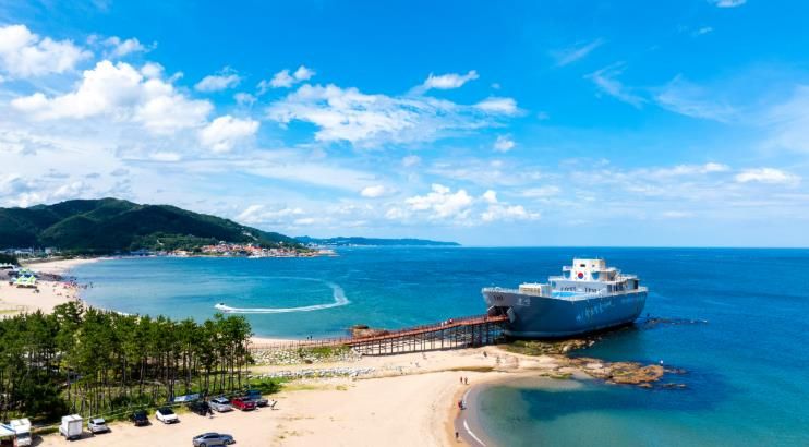 영덕 장사상륙작전 전승기념관 외부 전경.